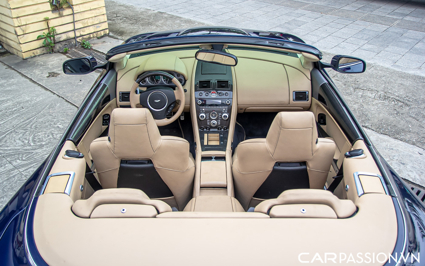 Aston Martin DB9 (23).JPG