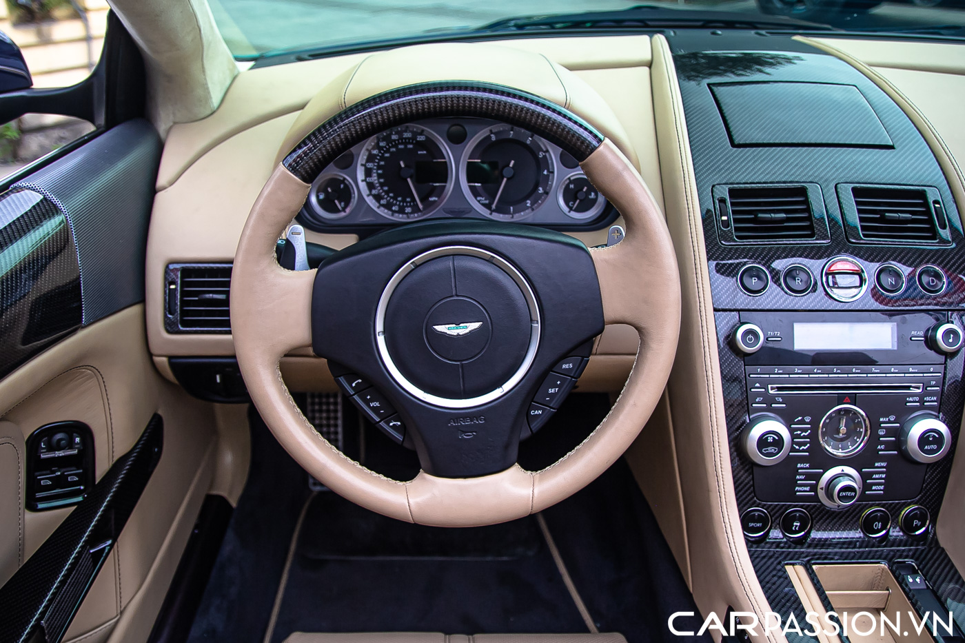Aston Martin DB9 (24).JPG