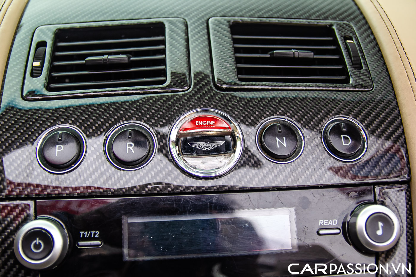 Aston Martin DB9 (43).JPG