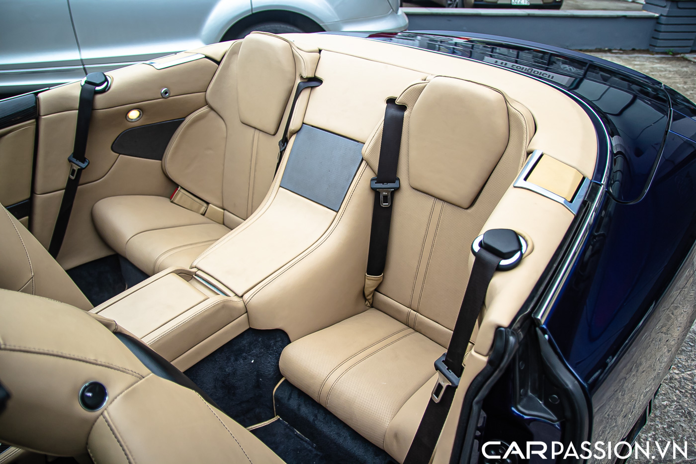 Aston Martin DB9 (52).JPG