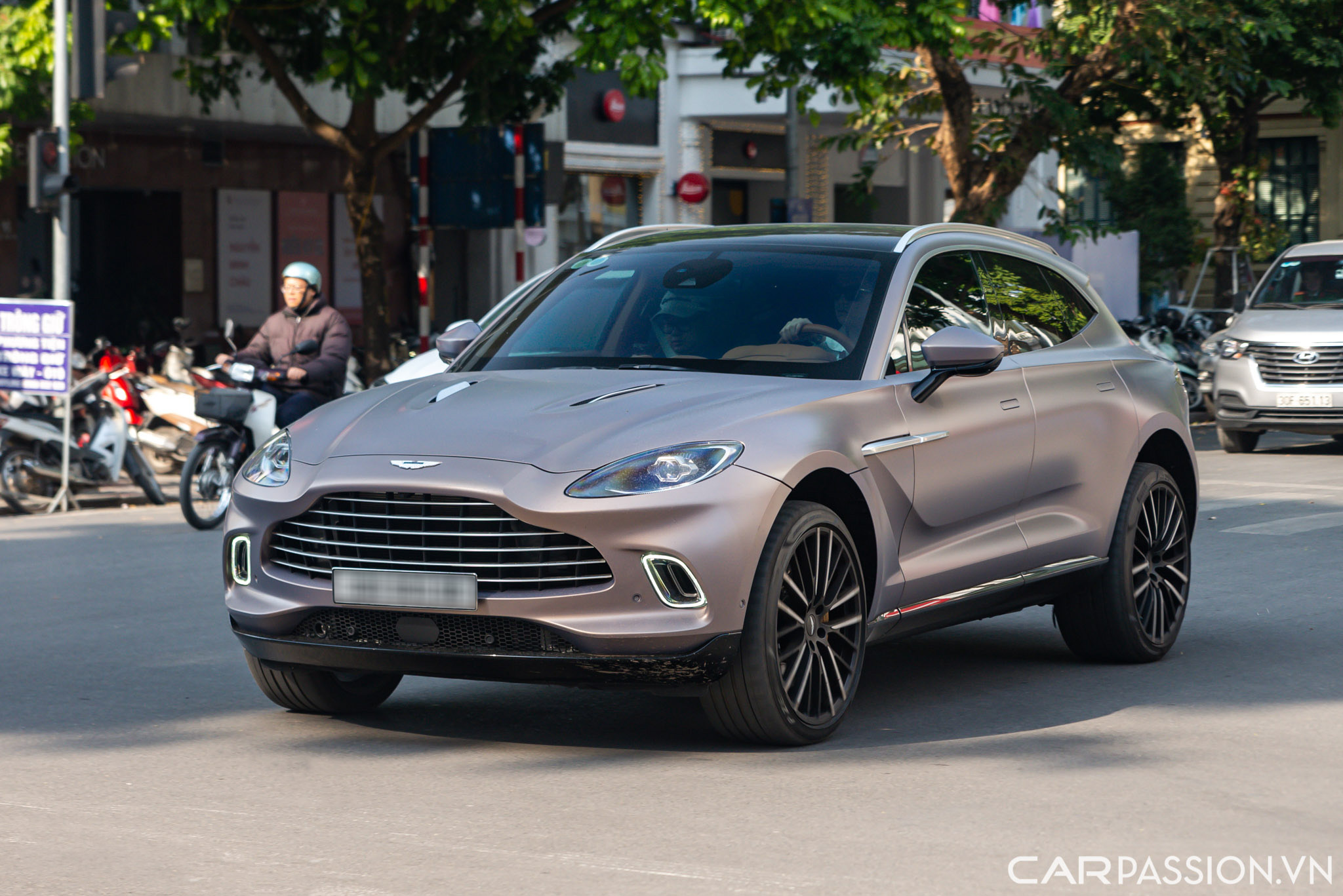 Aston Martin DBX mâm 707 (1).jpg