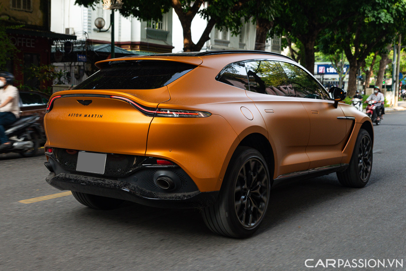 Aston Martin DBX màu độc  (2).JPG