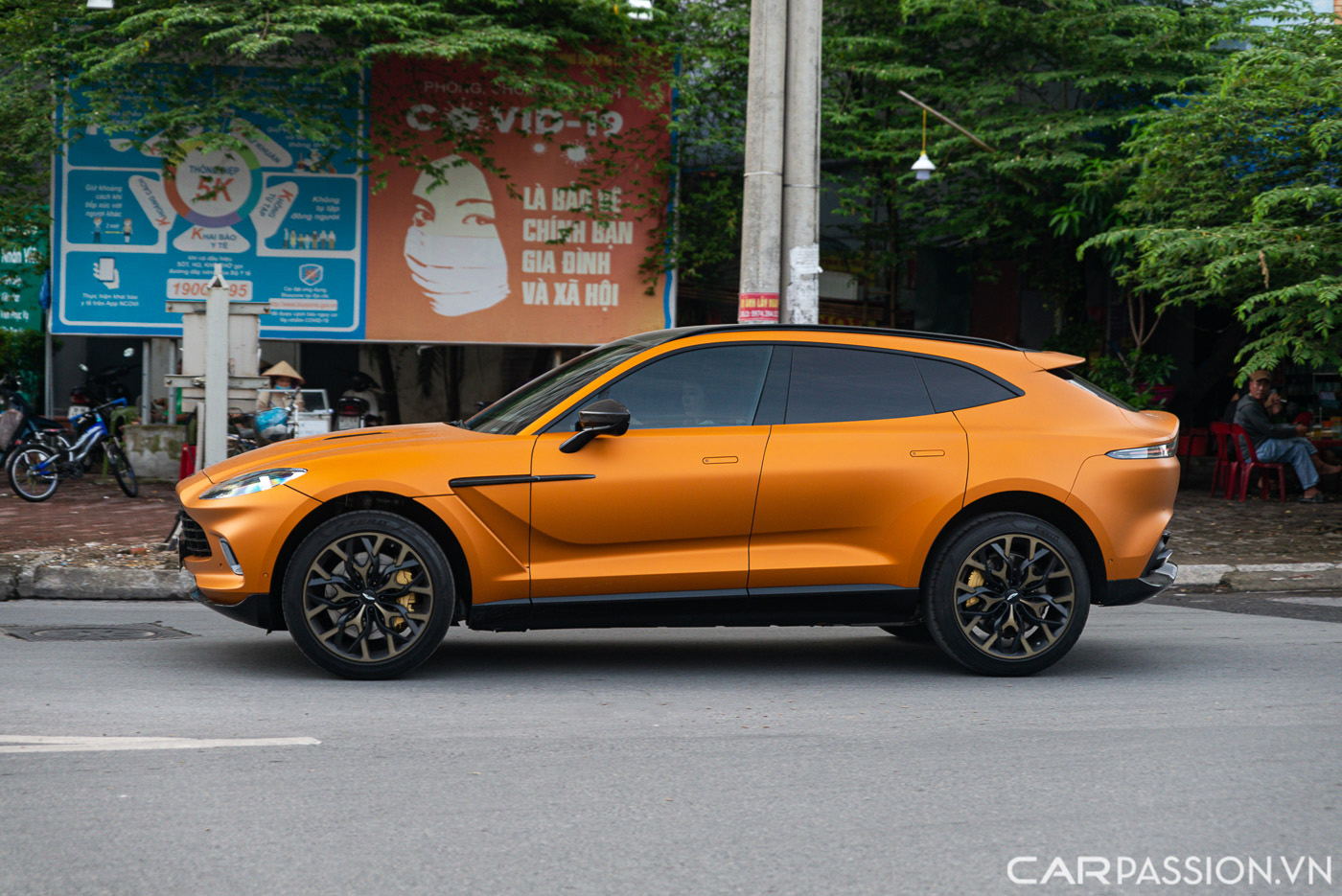 Aston Martin DBX màu độc  (5).JPG