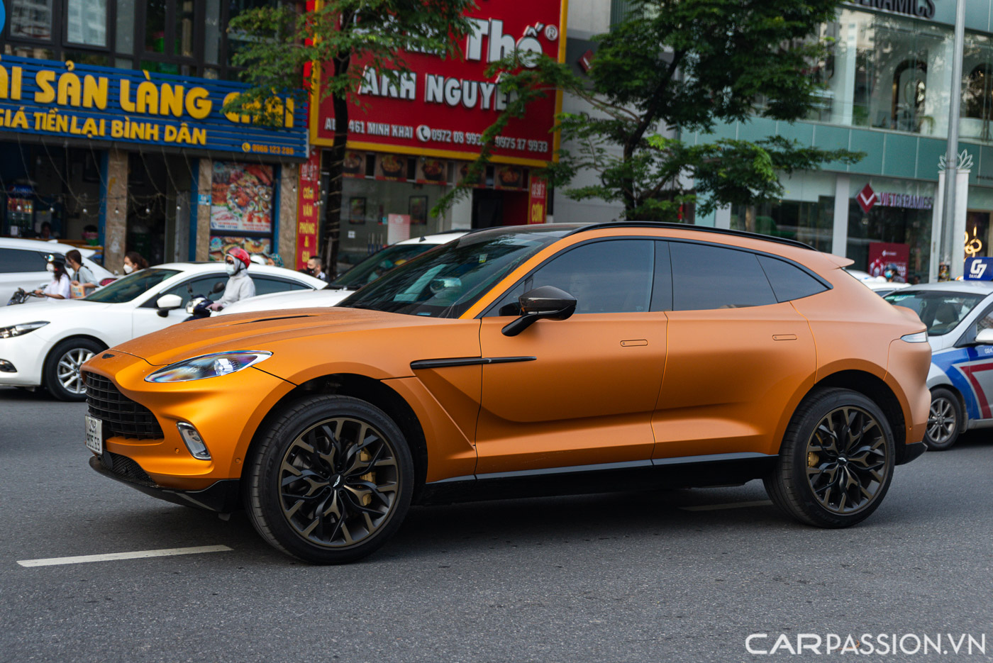 Aston Martin DBX màu độc  (8).JPG