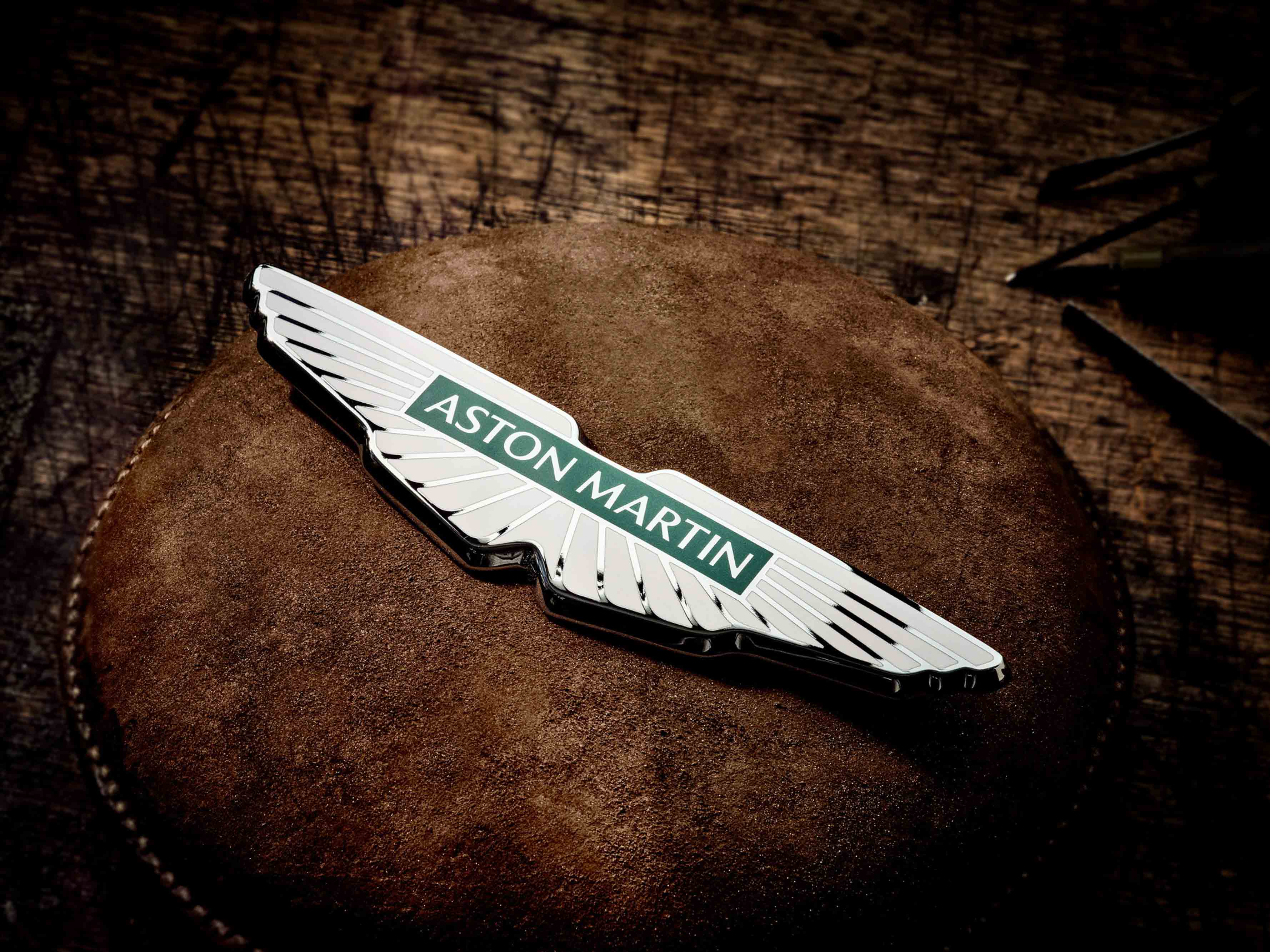 Aston Martin Logo (9).JPG