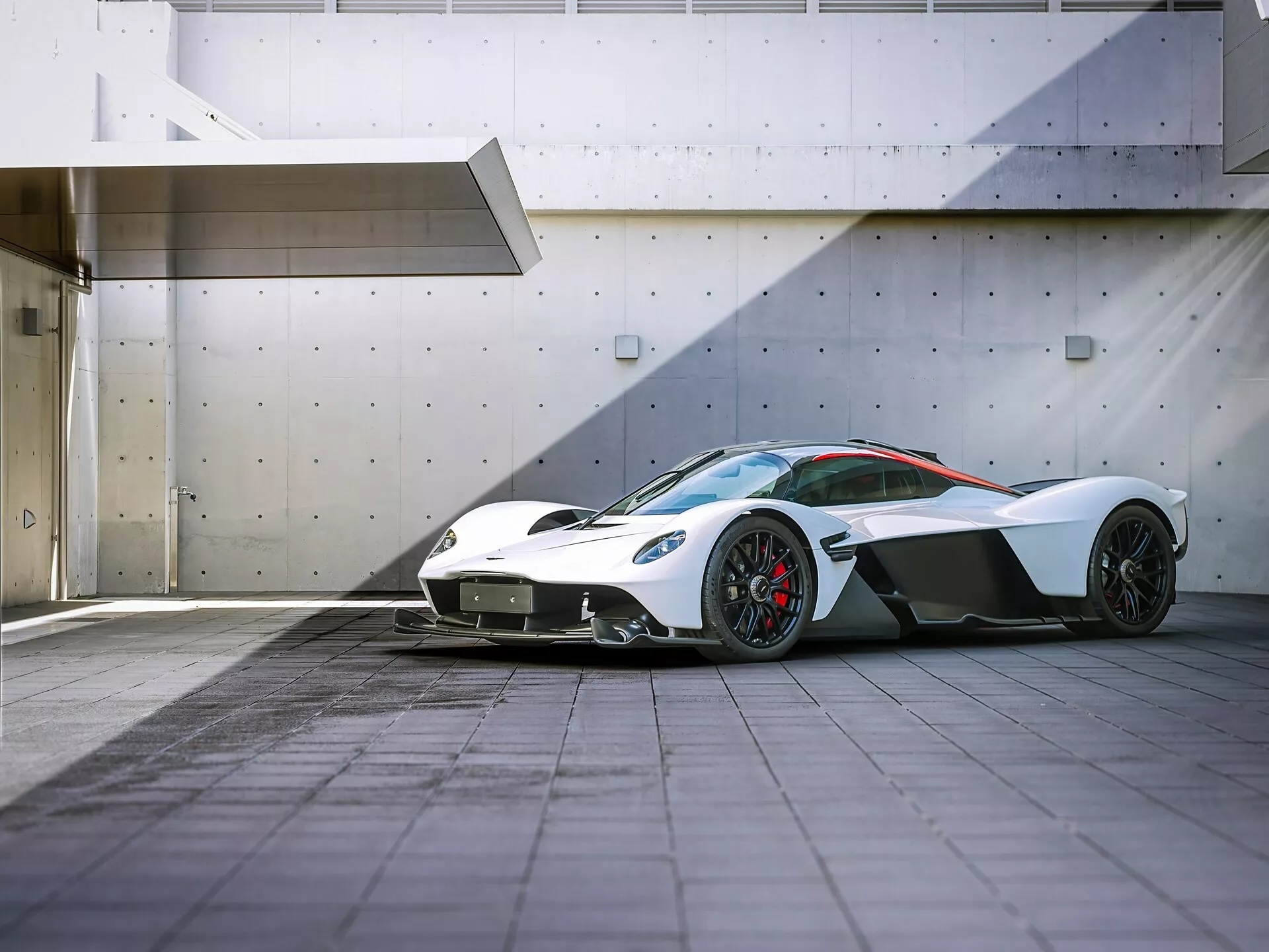 Aston-Martin-Valkyrie-1.jpeg