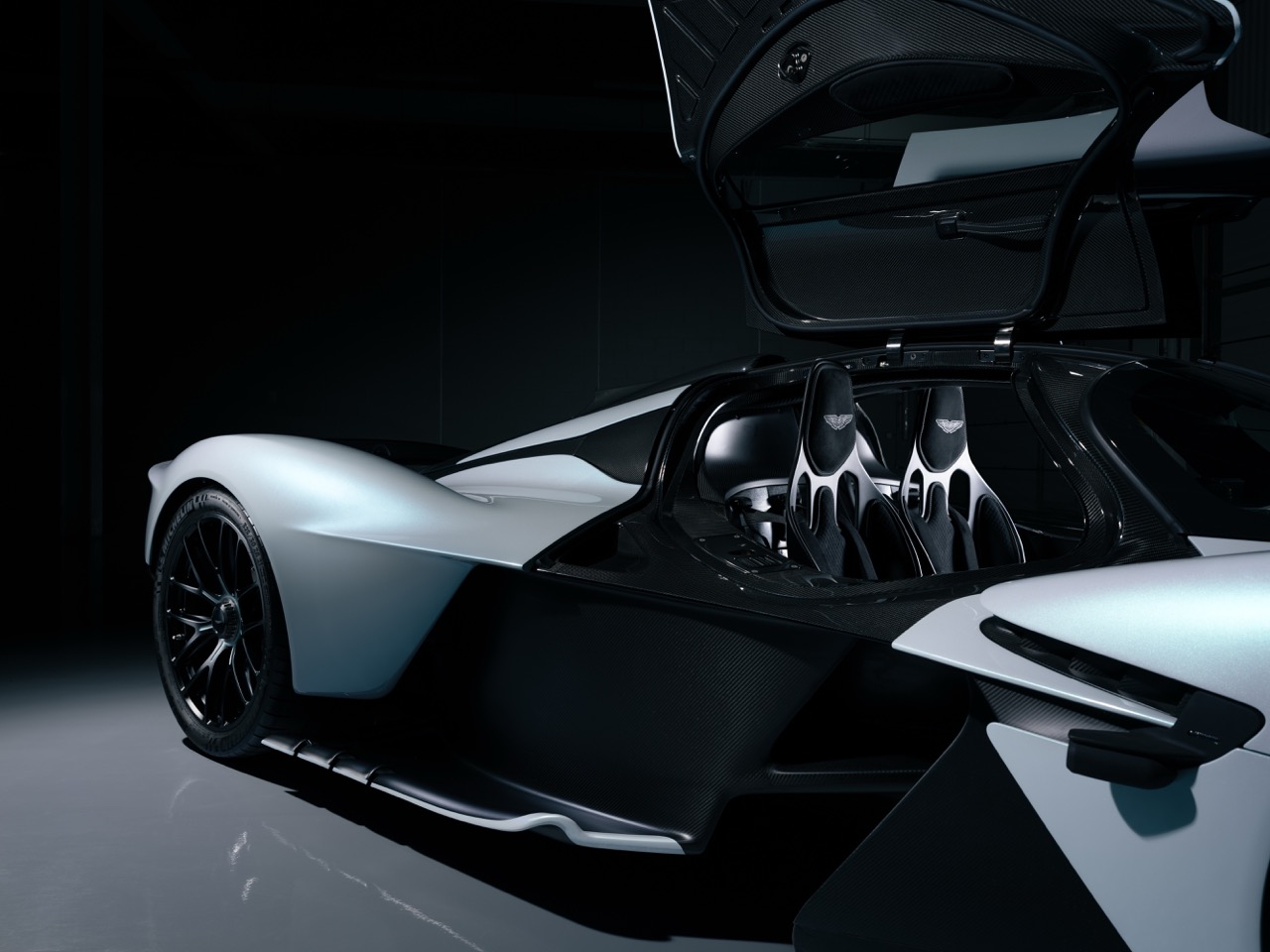 Aston Martin Valkyrie_226 Large.jpeg