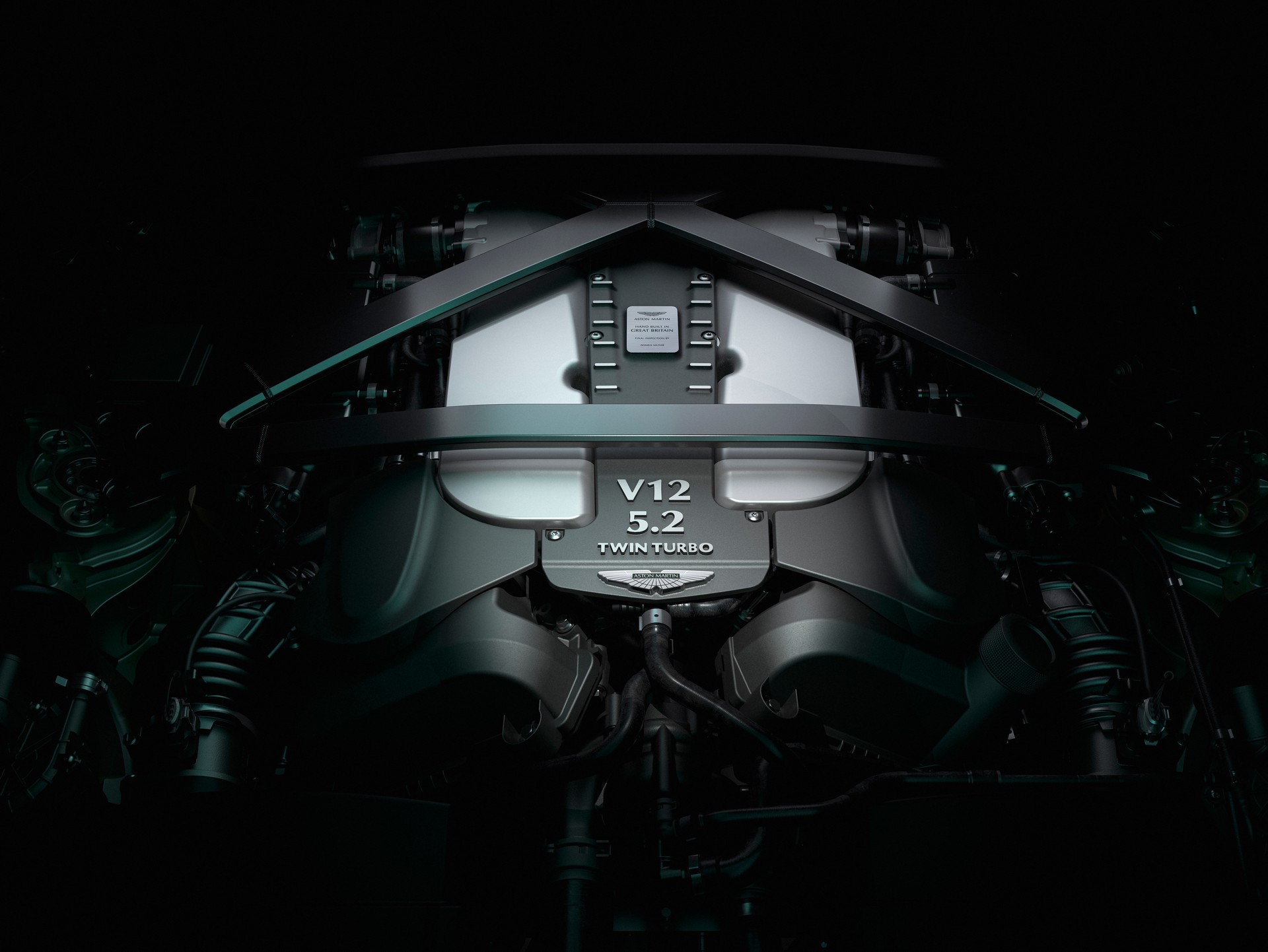 Aston Martin Vantage (1).jpg