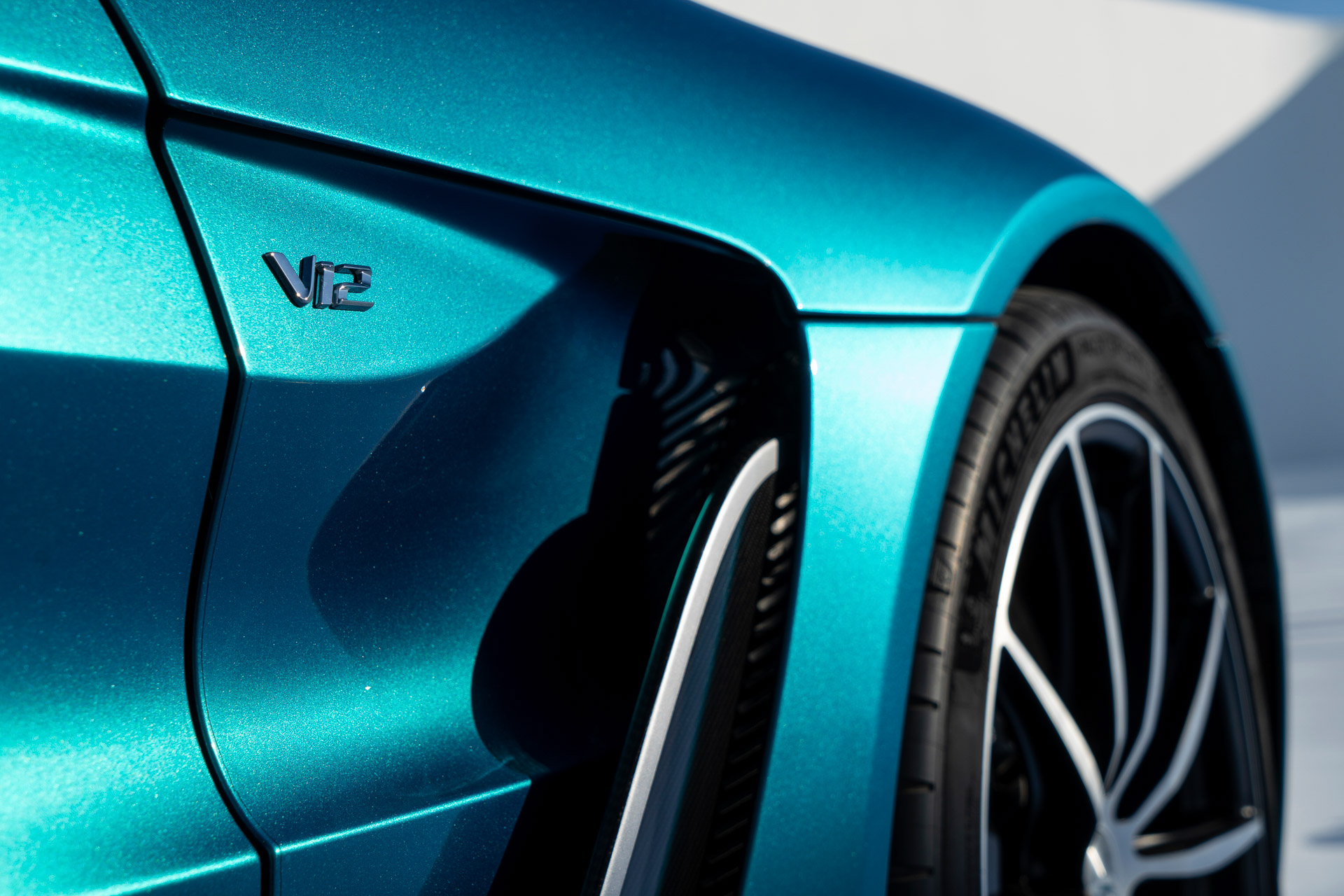 Aston Martin Vantage Roadster (15).JPG
