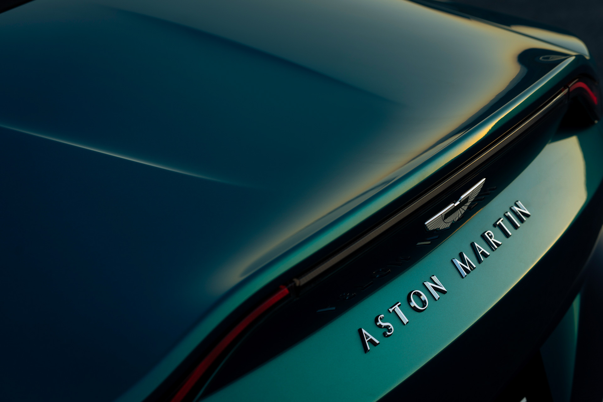 Aston Martin Vantage Roadster (17).JPG