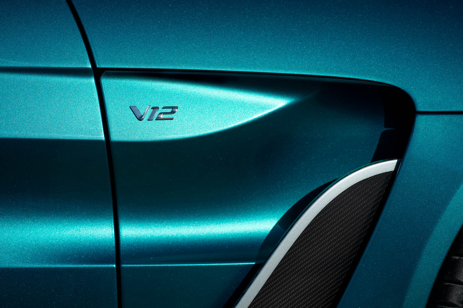 Aston Martin Vantage Roadster (18).JPG