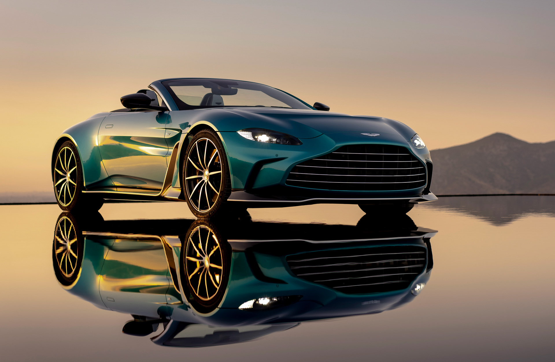 Aston Martin Vantage Roadster (3).JPG