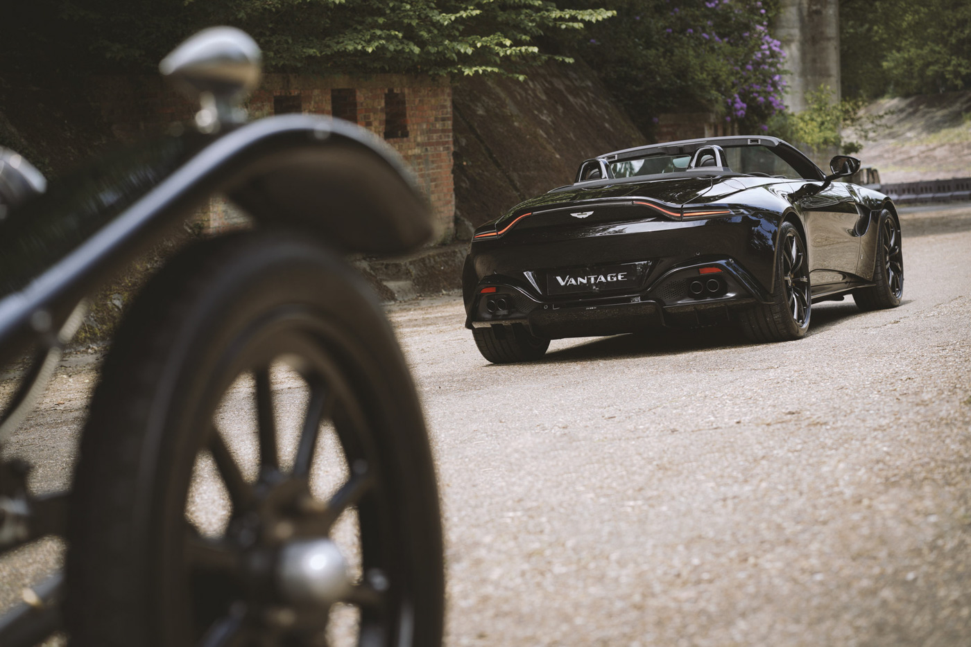 Aston-Martin-Vantage-Roadster-cá-nhân-hóa-Q-5.jpg