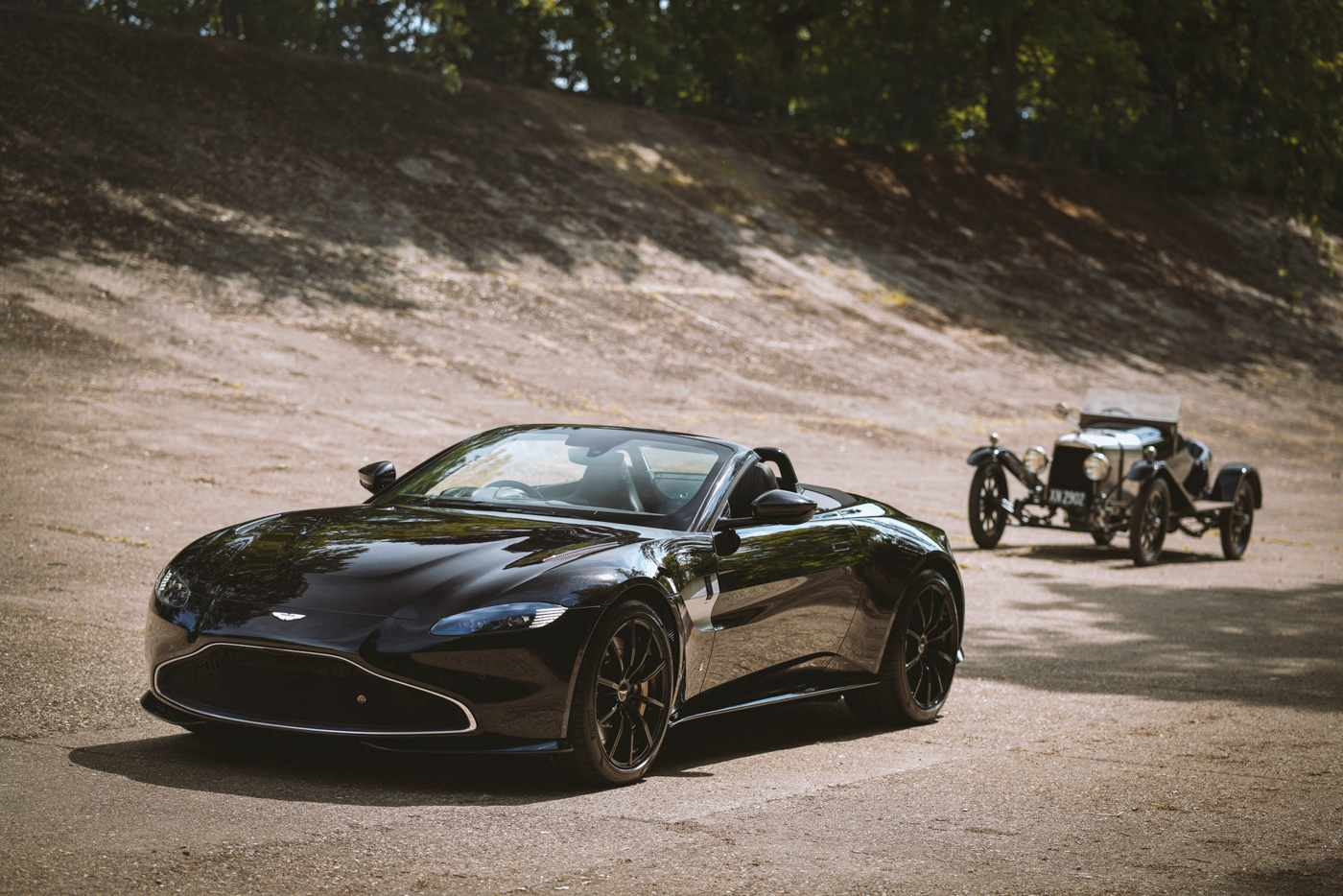 Aston-Martin-Vantage-Roadster-cá-nhân-hóa-Q-6.jpg