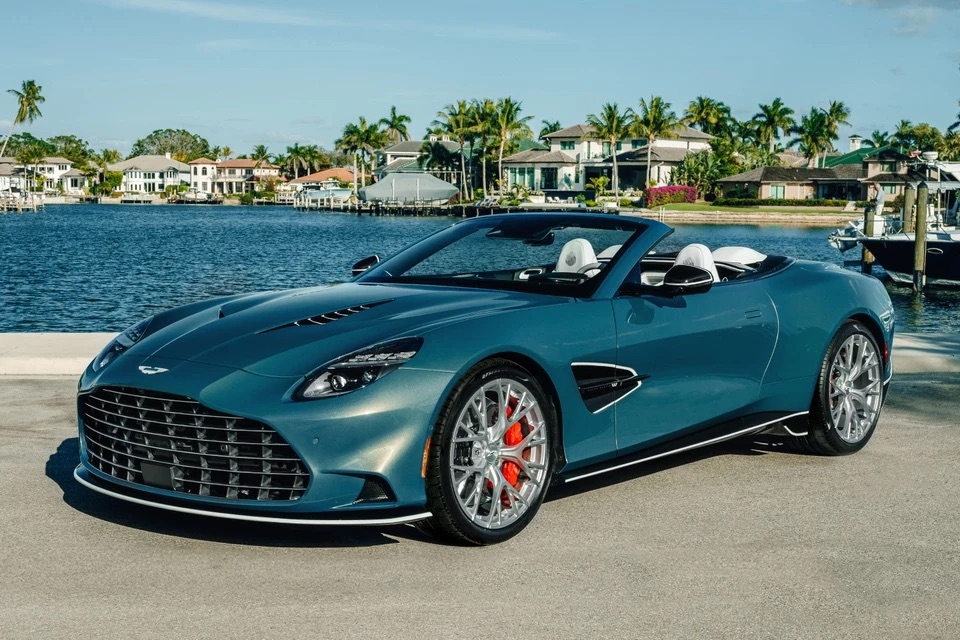 Aston_Martin_Vanquish_Volante_Wave_Edition_1.jpg