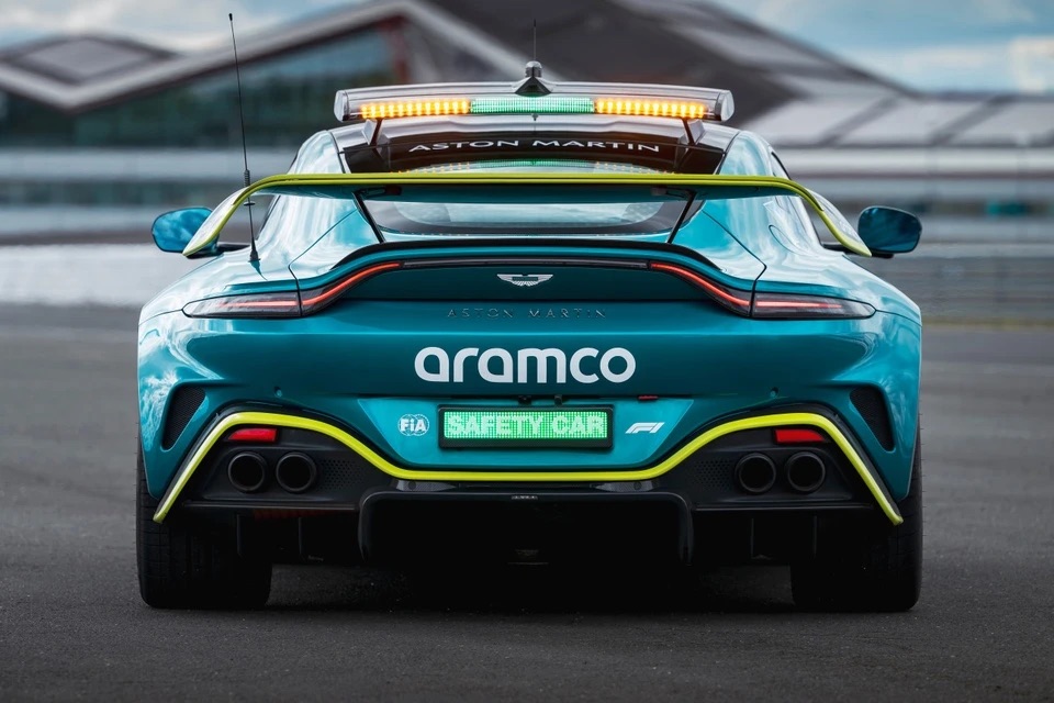 Aston_Martin_Vantage_S_FIA_Safety_Car_06.jpg