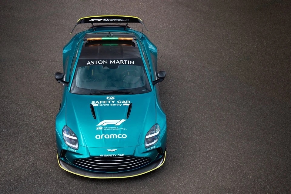 Aston_Martin_Vantage_S_FIA_Safety_Car_07.jpg