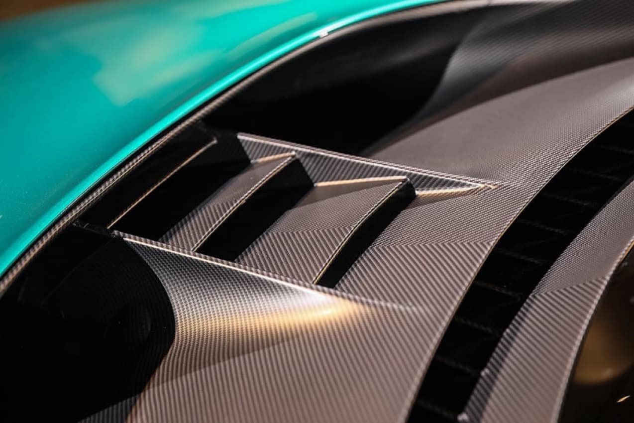 astonmartin_valhalla_tn09.jpg