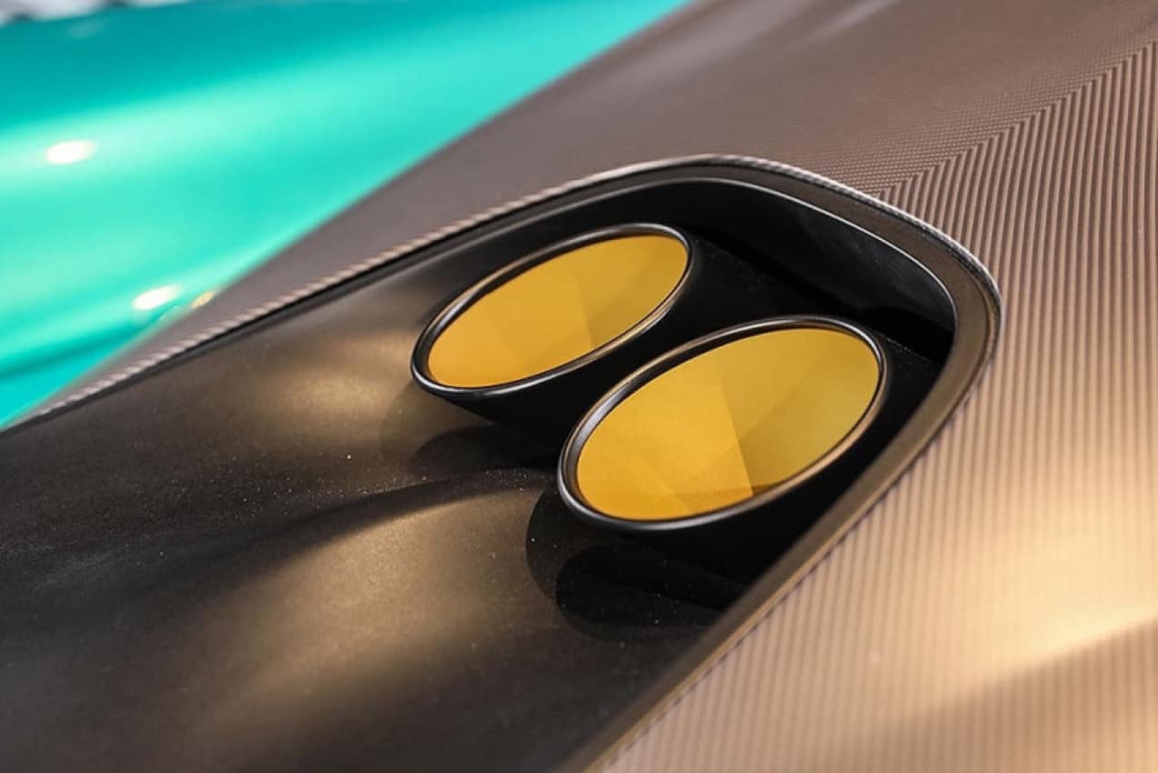 astonmartin_valhalla_tn10.jpg