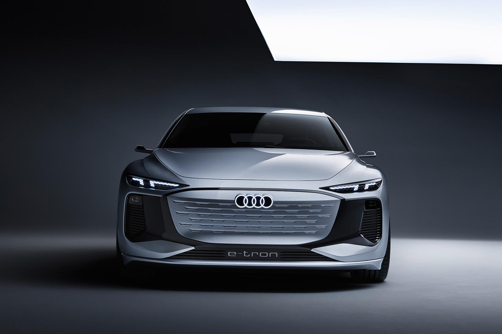 Audi-A6-e-tron-concept (11).jpg
