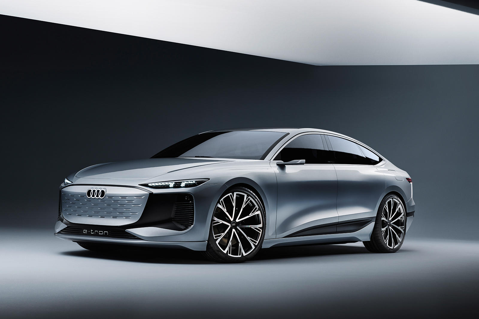 Audi-A6-e-tron-concept (12).jpg