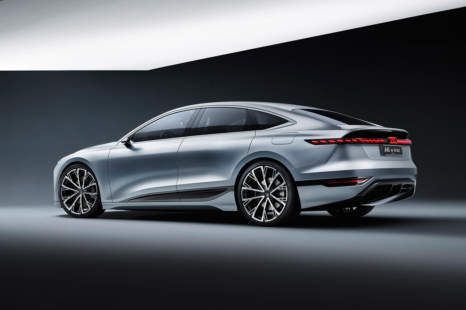 Audi-A6-e-tron-concept (2).jpg