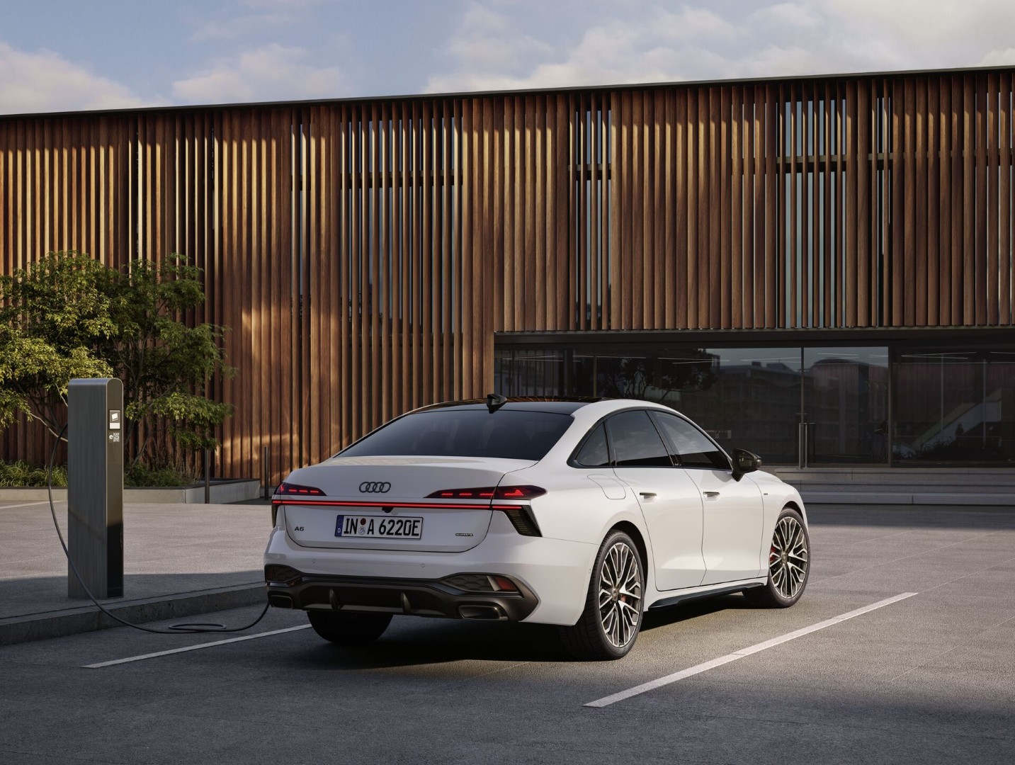 Audi A6 PHEV anh  (2).jpg