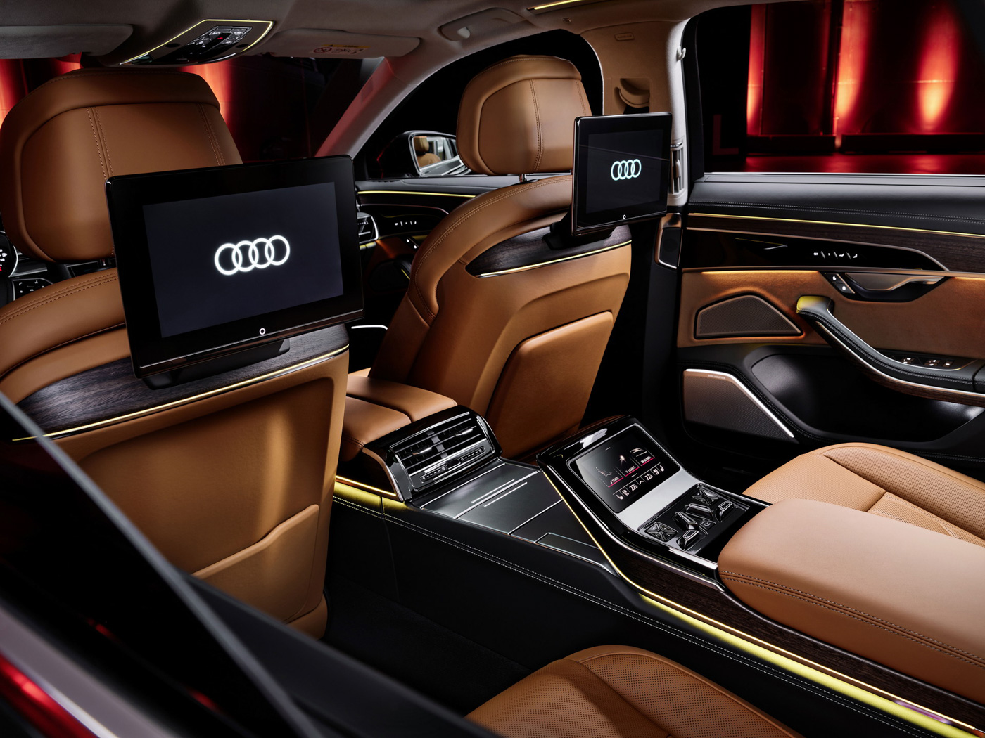 Audi A8 interior (5).JPG