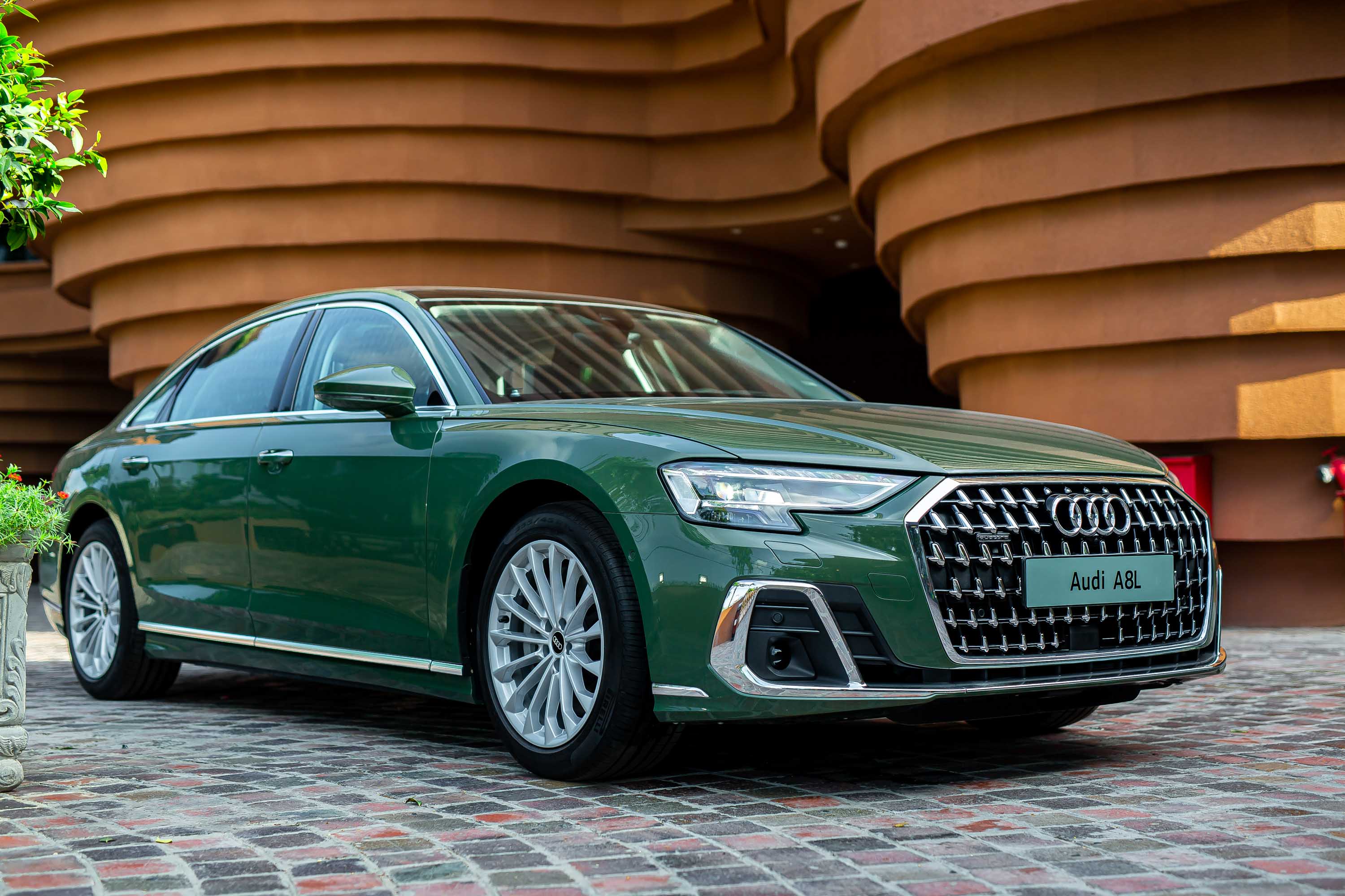 audi-a8l-anh-_2.jpg