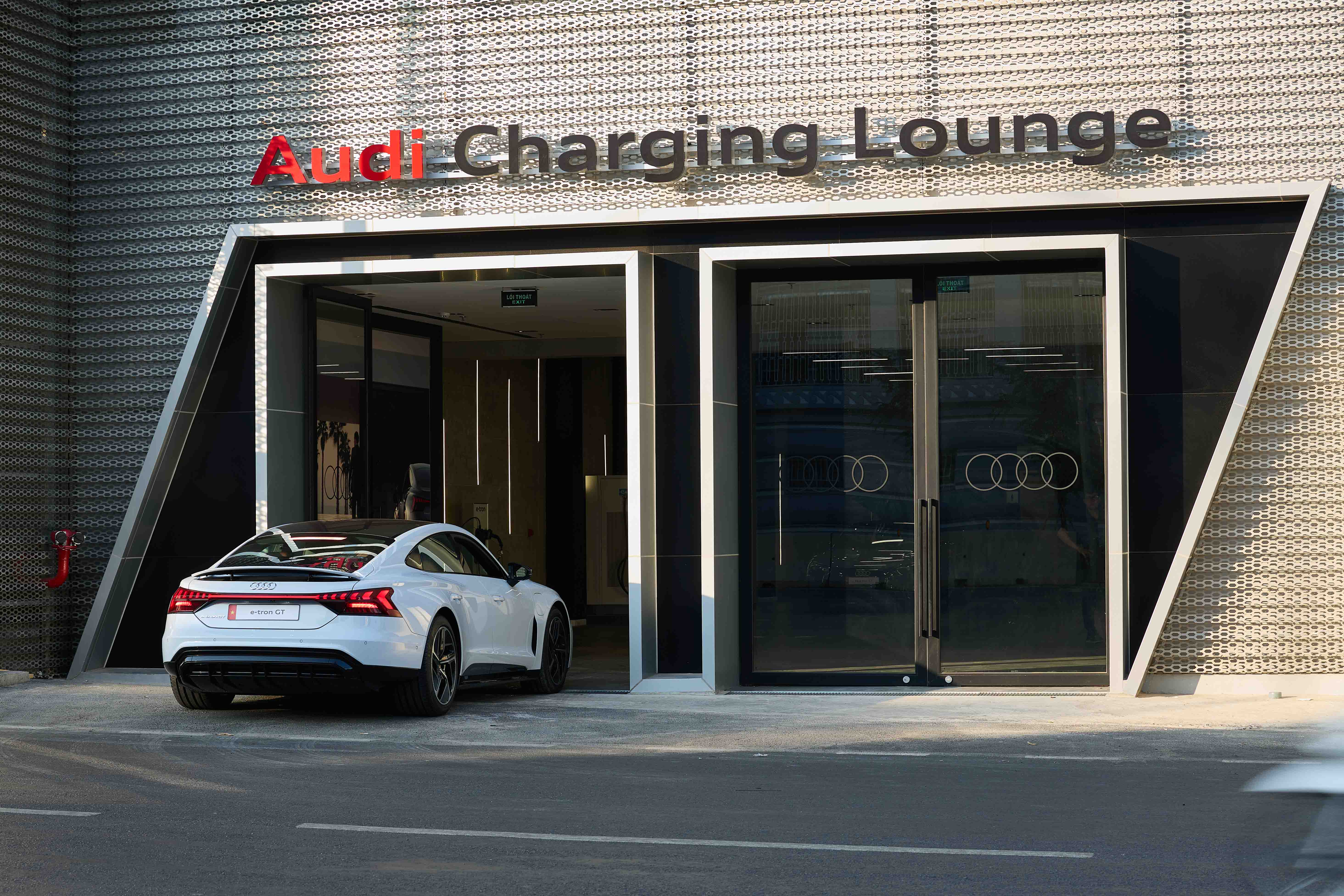 audi-charging-lounge-anh-.JPG