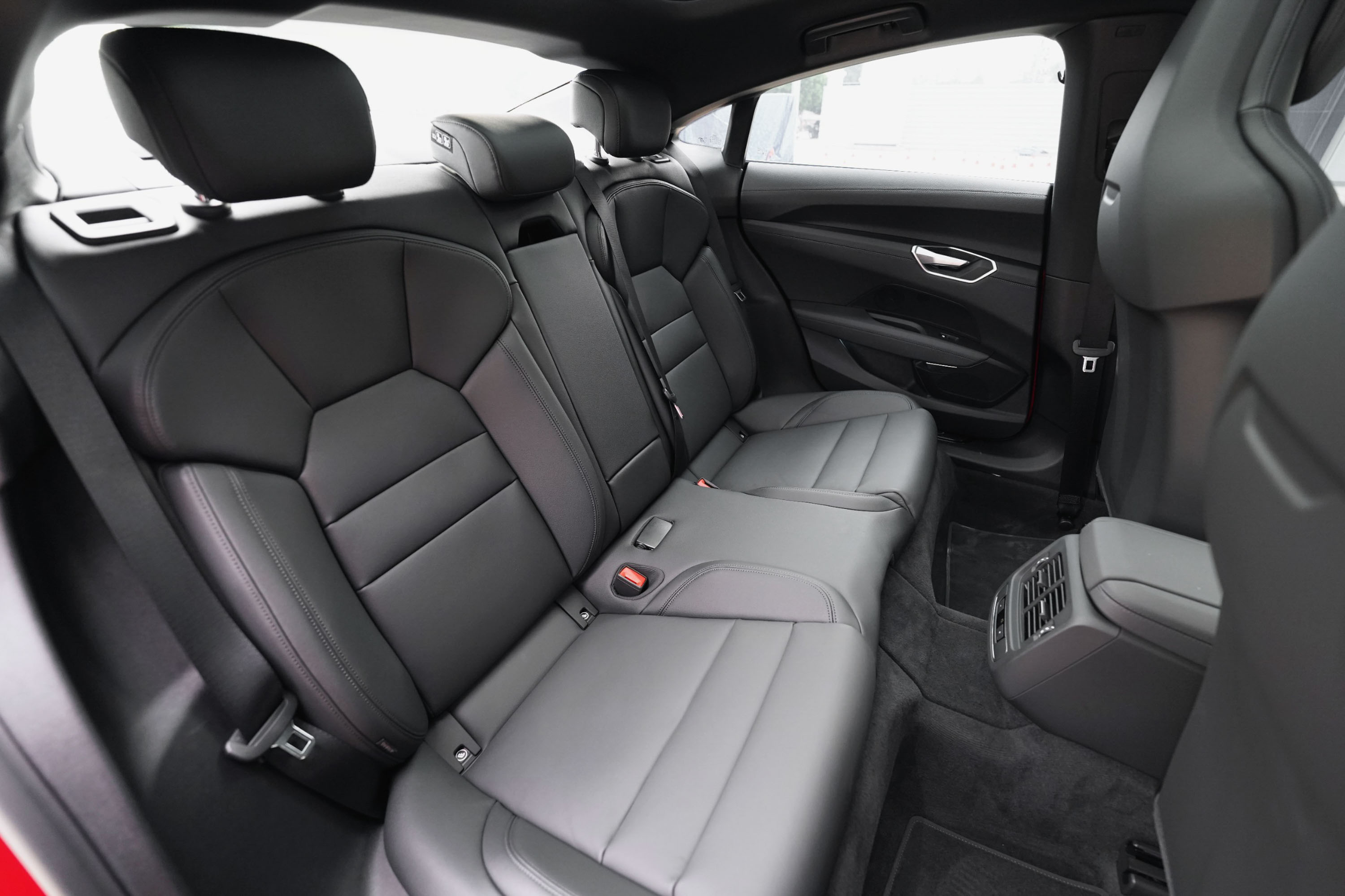 Audi-e-tronGTquattro-anh-_10.jpg
