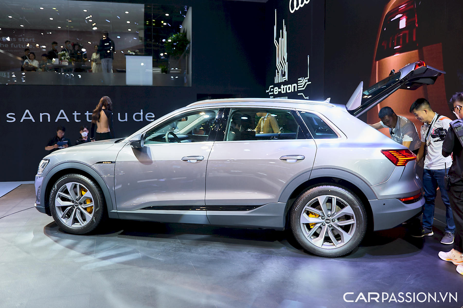 audi-etronsuv50-00.jpg
