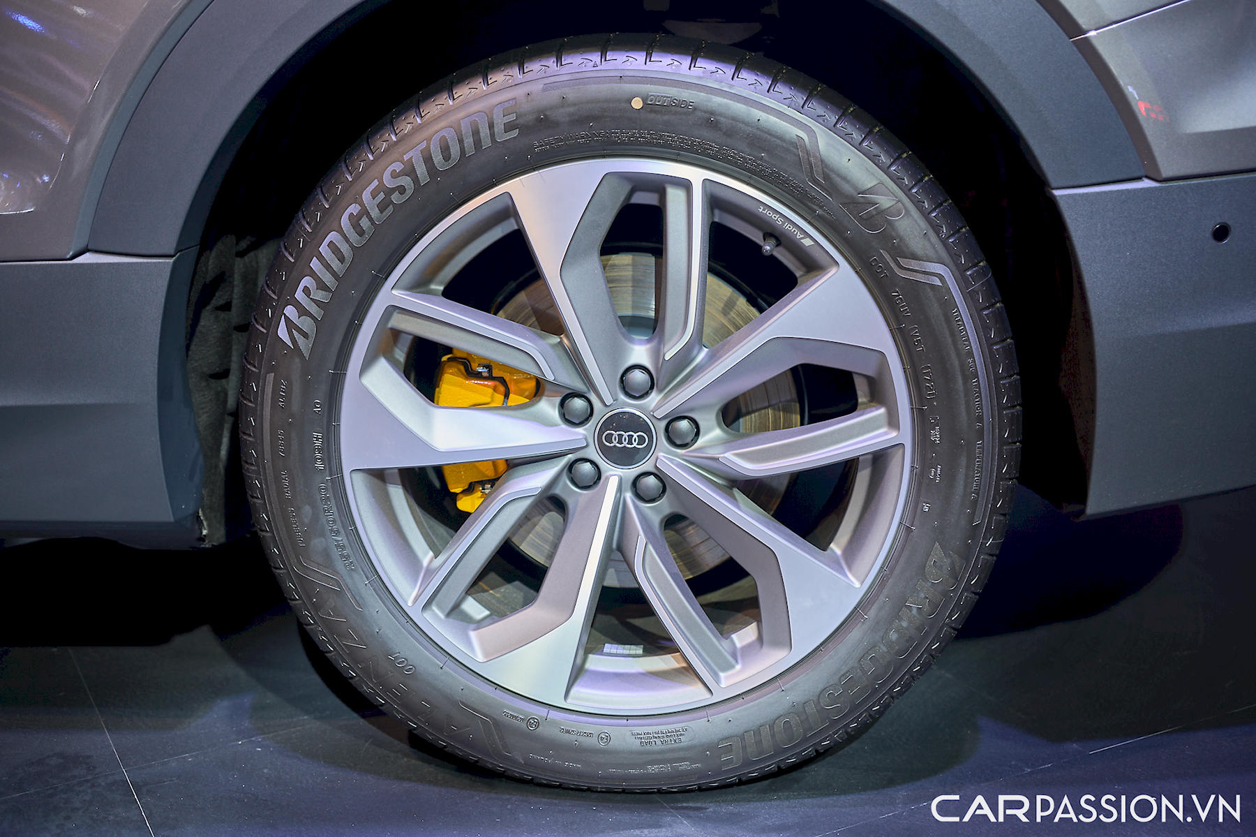 audi-etronsuv50-08.jpg