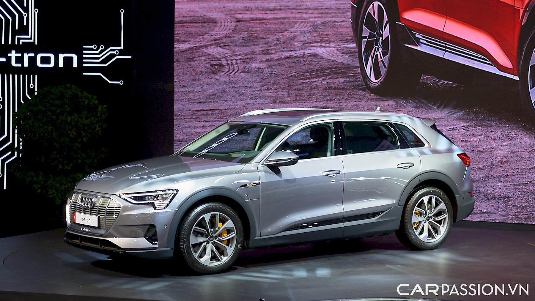 audi-etronsuv50-13.jpg
