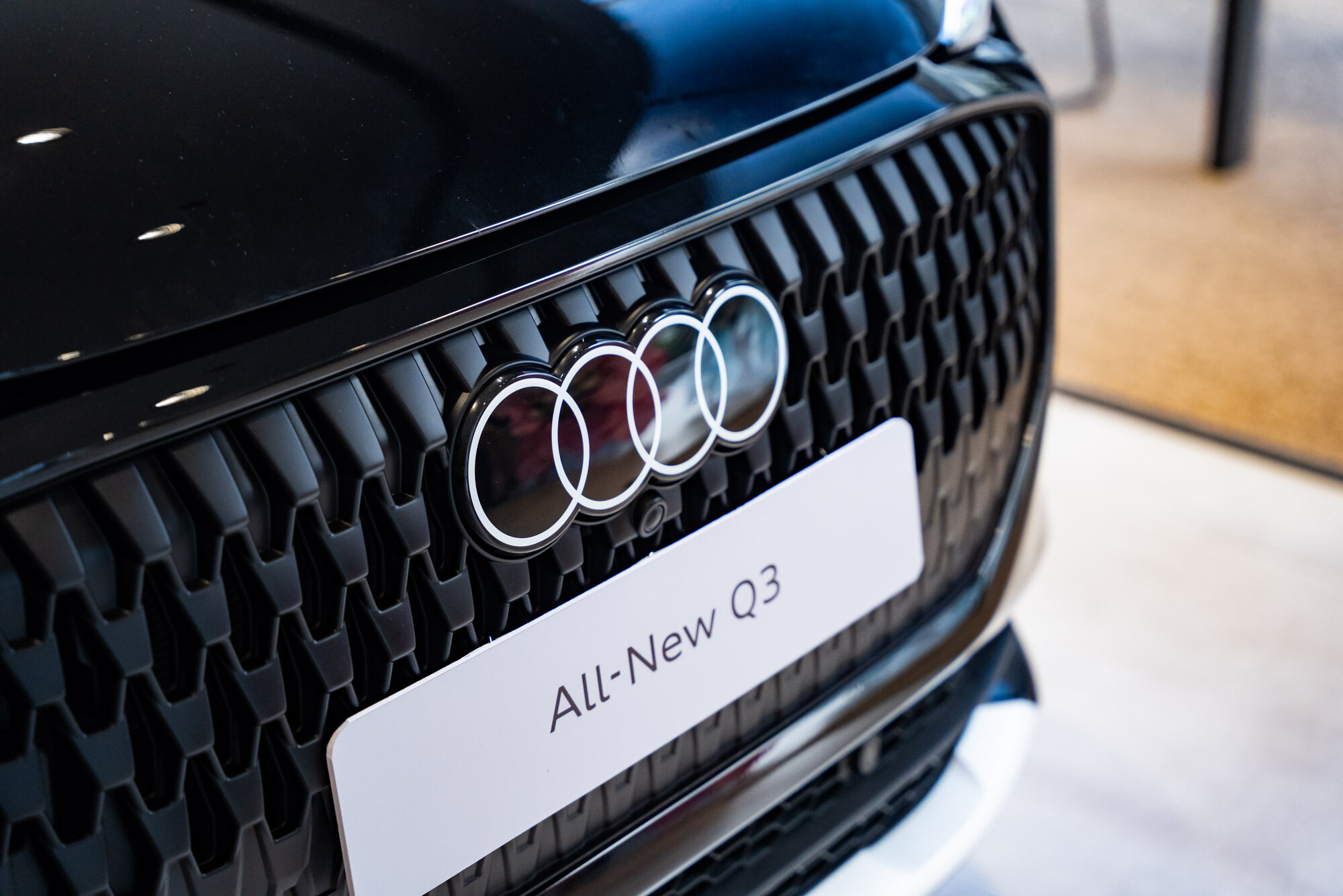 Audi-Q3-ra-mắt-khách-hàng-Việt-giá-từ-2099-tỷ-đồng (12).jpg
