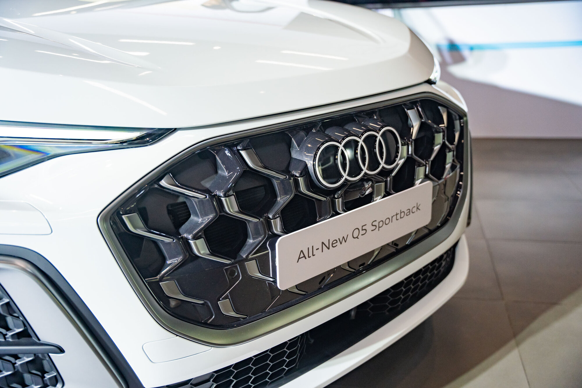 Audi-Q5-Sportback-ra-mắt-tại-Việt-Nam-giá-từ-2849-tỷ-đồng (2).jpg