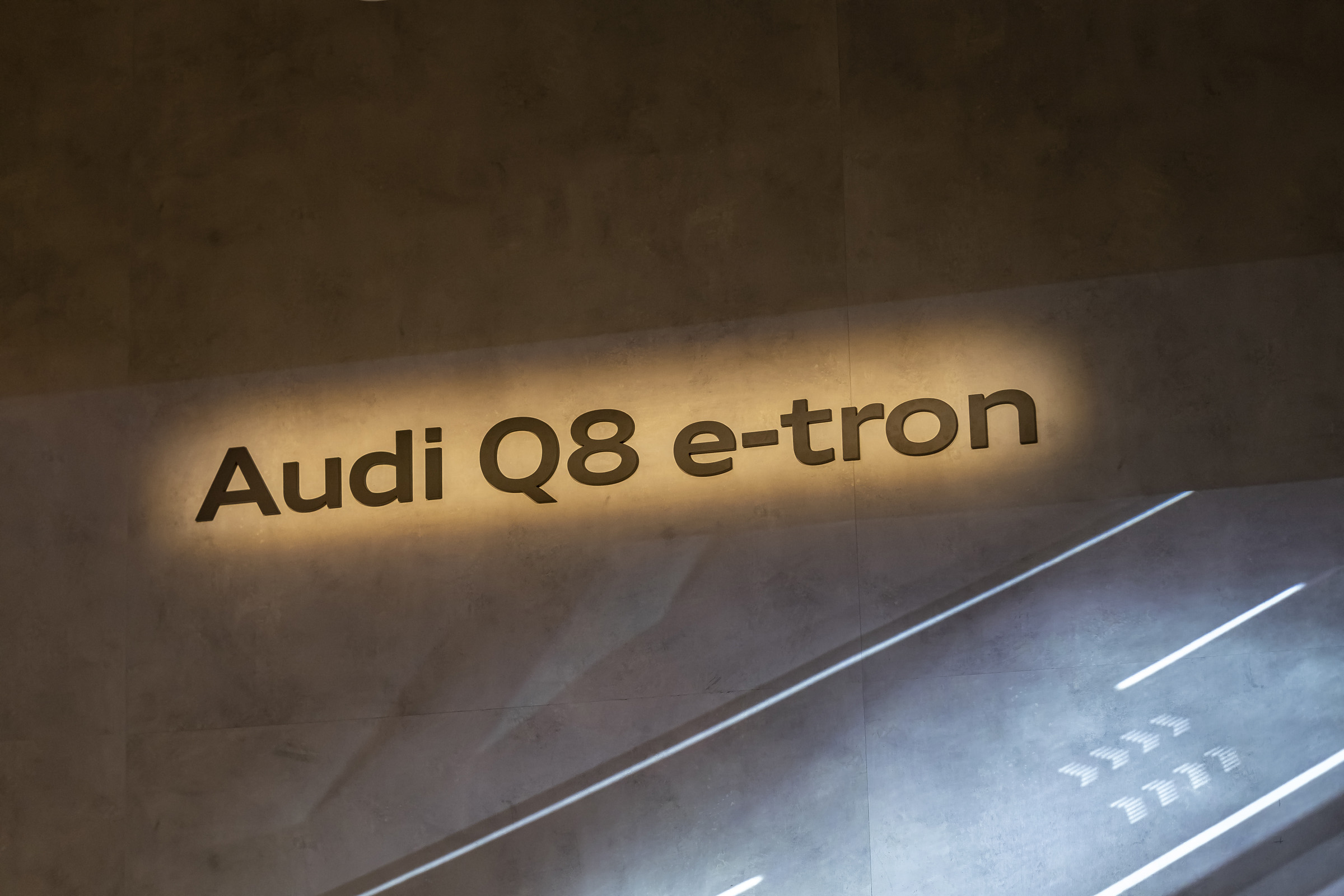 Audi-q8-etron-anh-_1.JPG