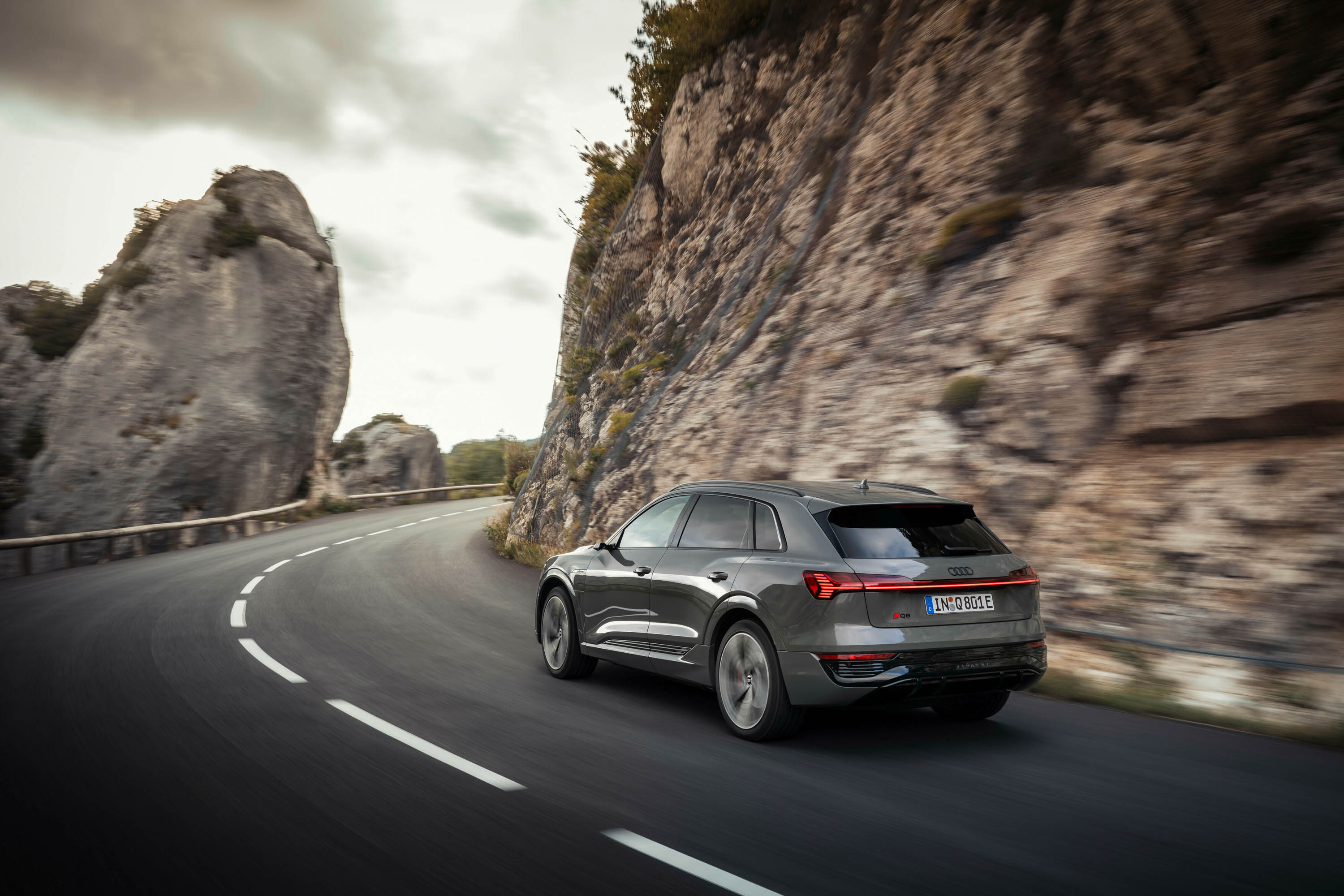 audi-q8-etron-anh-_6.jpg
