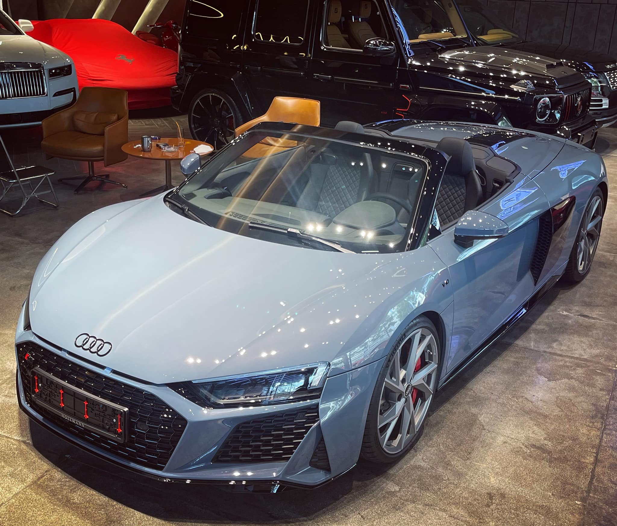 Audi R8 V10 Spyder RWD (1).jpg