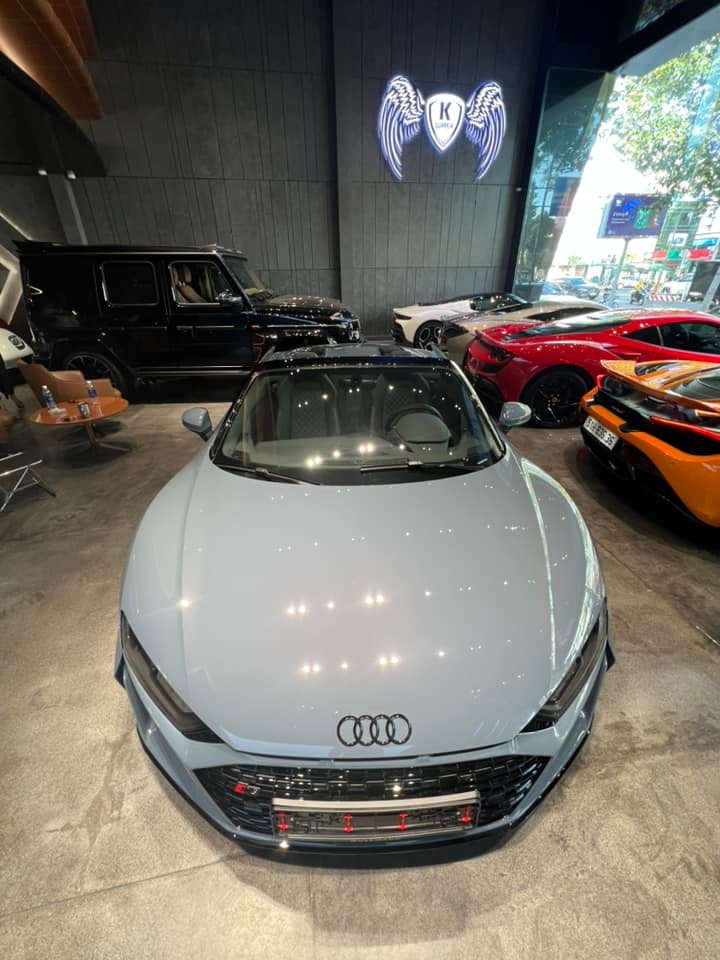 Audi R8 V10 Spyder RWD (7).jpg