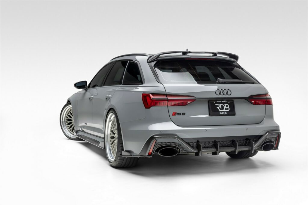 Audi RS6 Avant (1).jpg