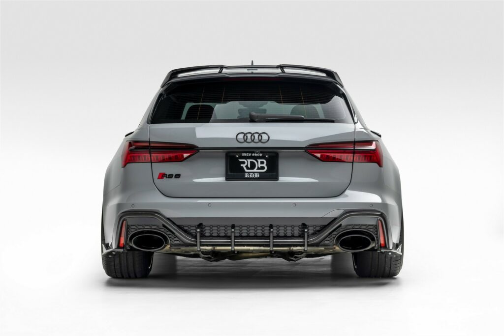 Audi RS6 Avant (2).jpg