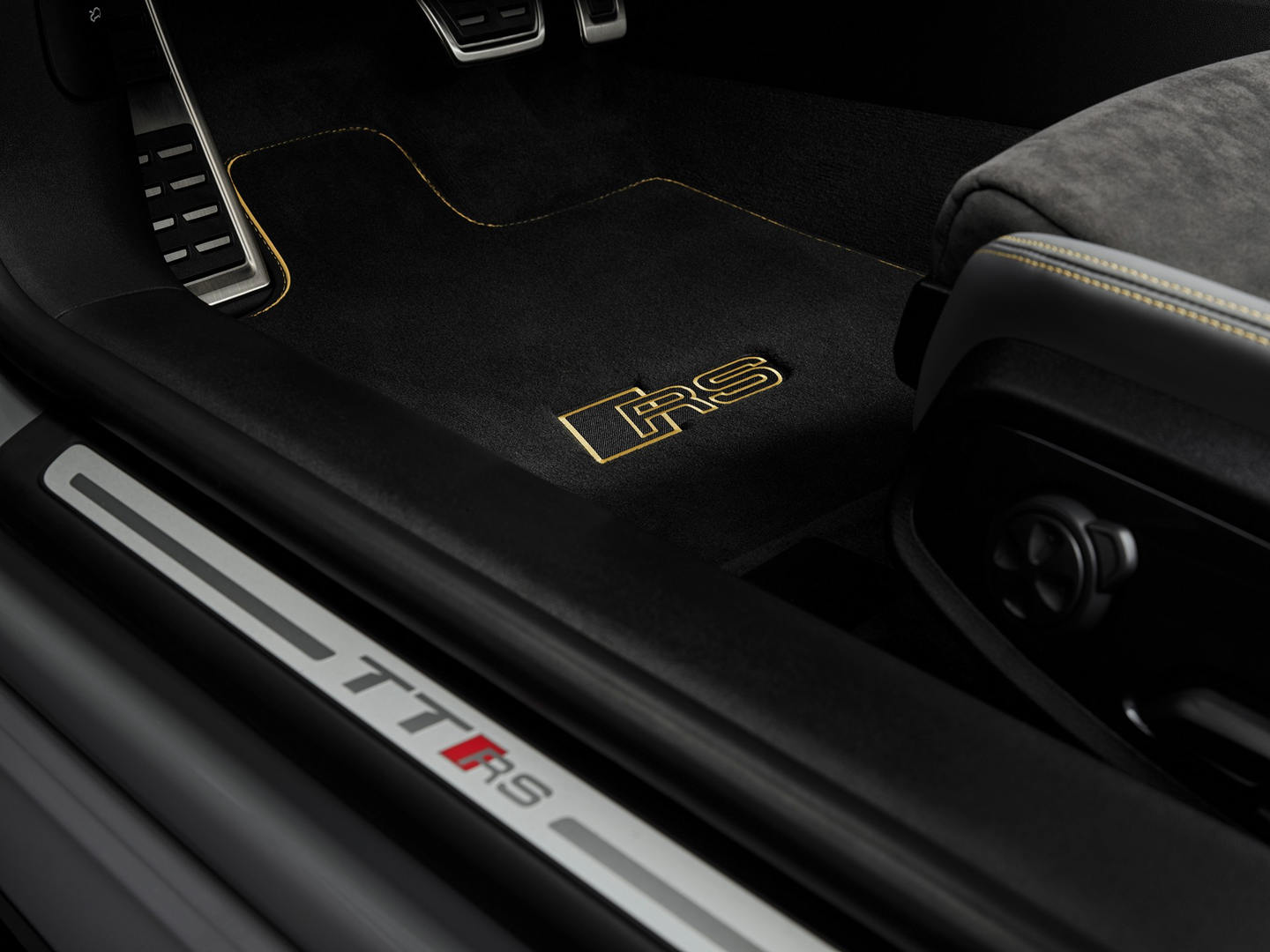Audi-TT-RS-Iconic-Edition-20.jpg