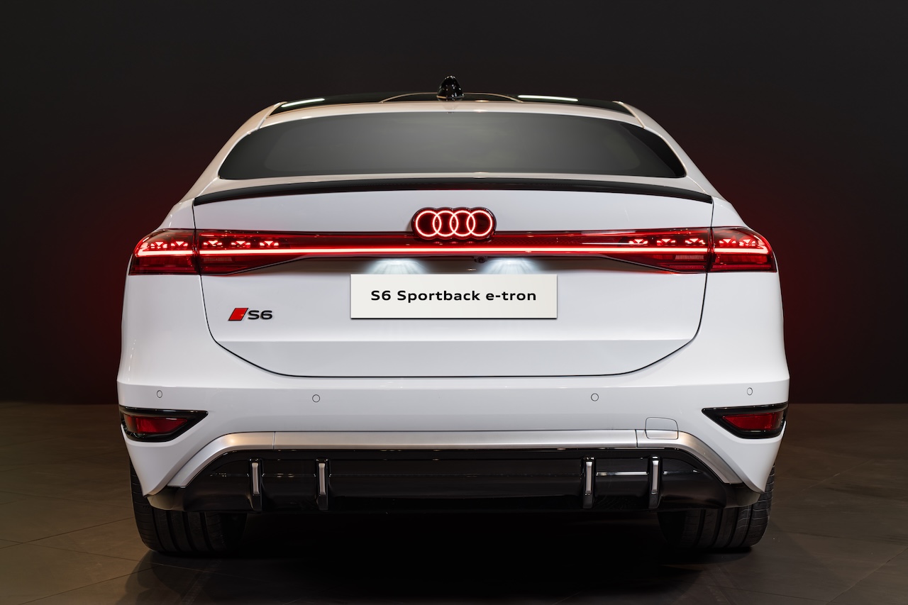 Audi_Sportback-etron_03.jpg