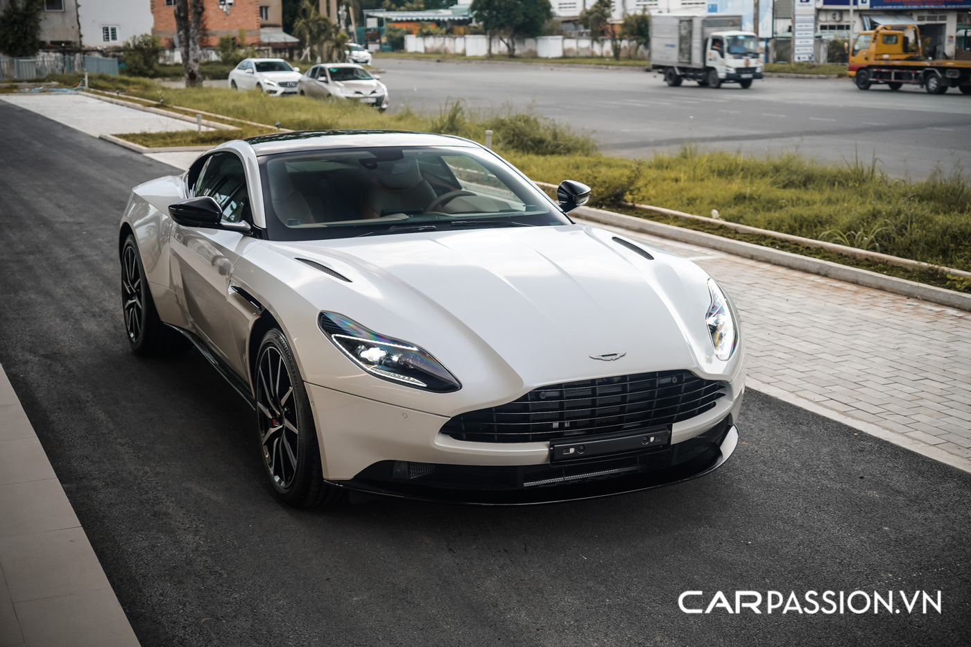 bảng-giá-xe-Aston-Martin-2.jpg