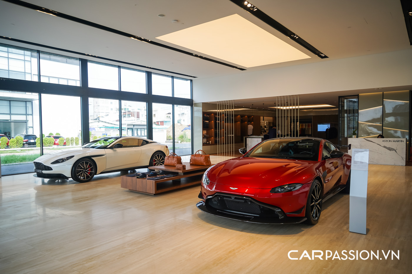 bảng-giá-xe-Aston-Martin-4.jpg
