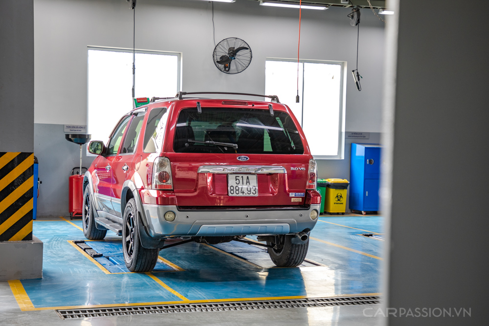 bao-duong-thay-phu-tung-ford-escape-15-tuoi-145000-km-tai-suoi-tien-ford-anh-40.jpg
