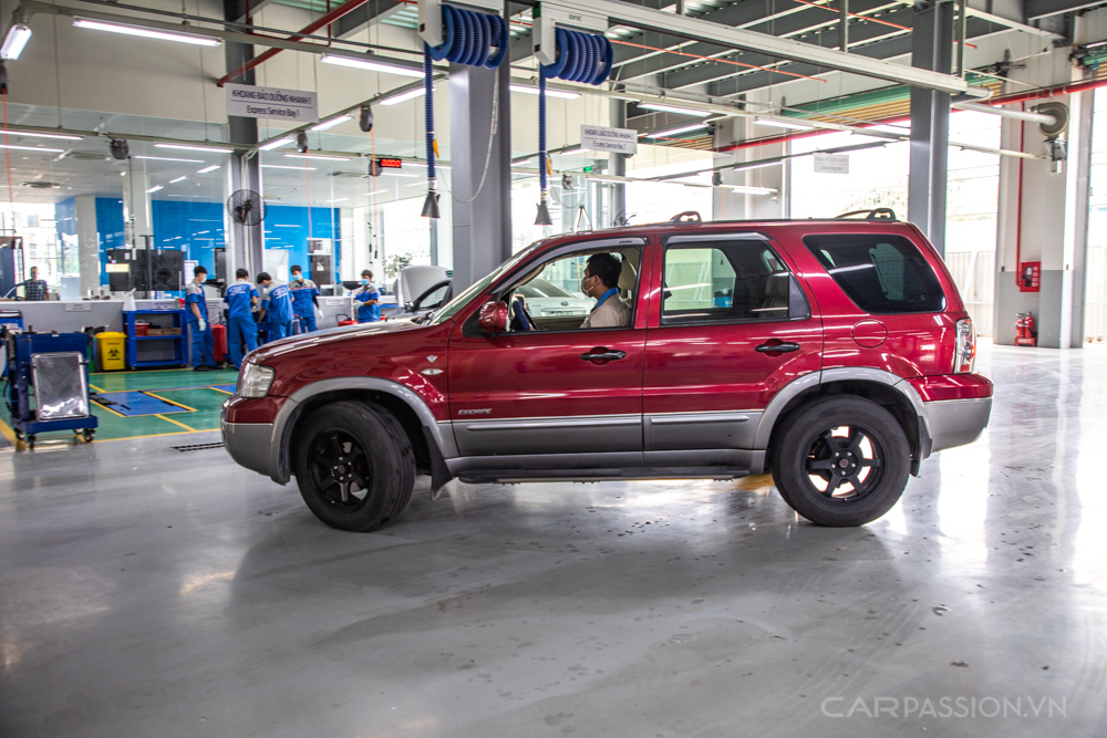 bao-duong-thay-phu-tung-ford-escape-15-tuoi-145000-km-tai-suoi-tien-ford-anh-5.jpg