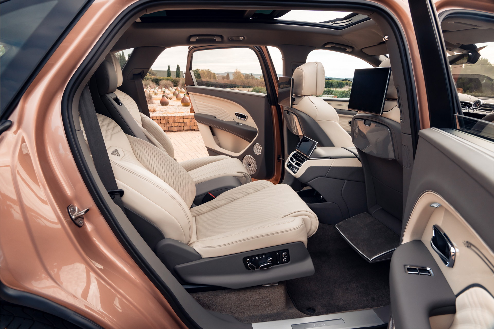Bentley Airline Seat (4).jpg