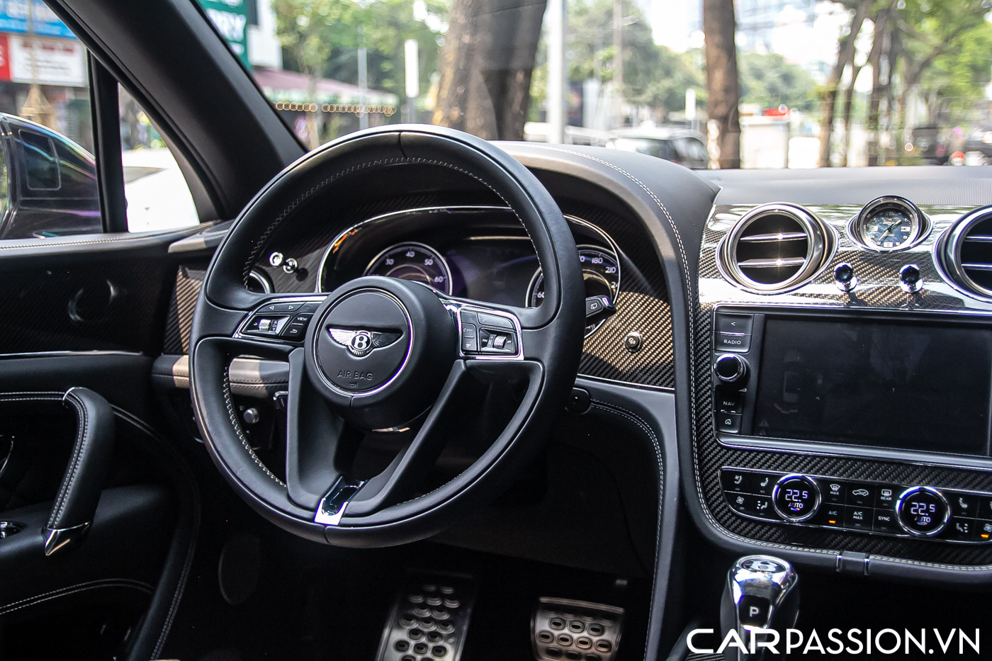 Bentley Bentayga (1).JPG